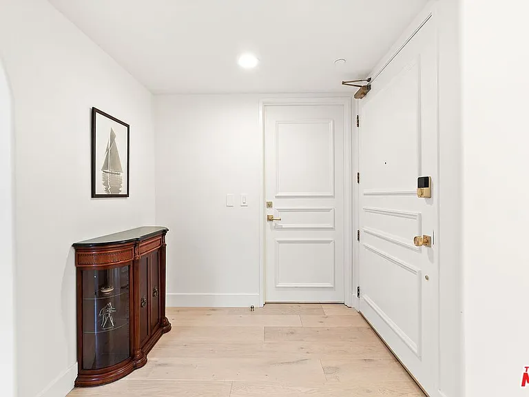 1182 Wellesley Ave #401 — Photo 3