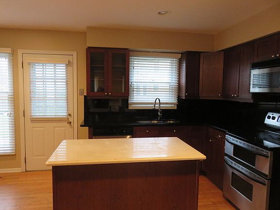 3rd image of 4005 N Mitchell Dr