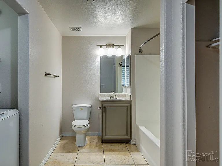 Fleetwood Apartments — Photo 20