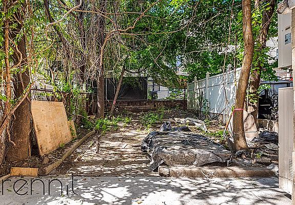 5th image of 303 Pulaski St APT 1