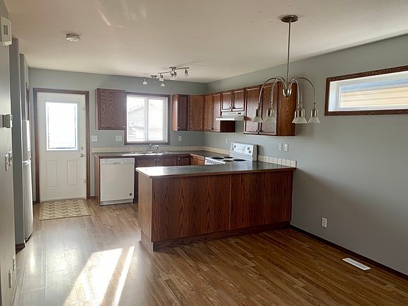4th image of 43 Keen Cres