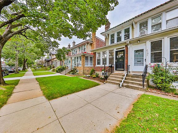 3rd image of 2107 W Washington St