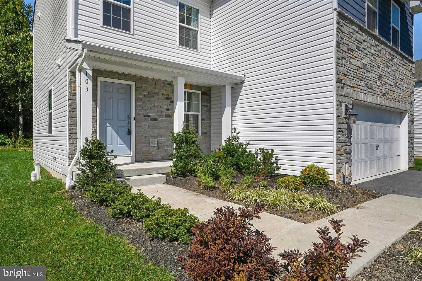 4 bed, 2.5 bath, 2335 sqft, $3,300 — Photo 1