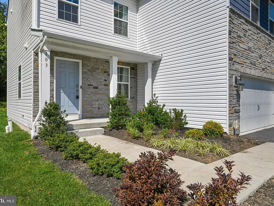 103 Cornwall Pl