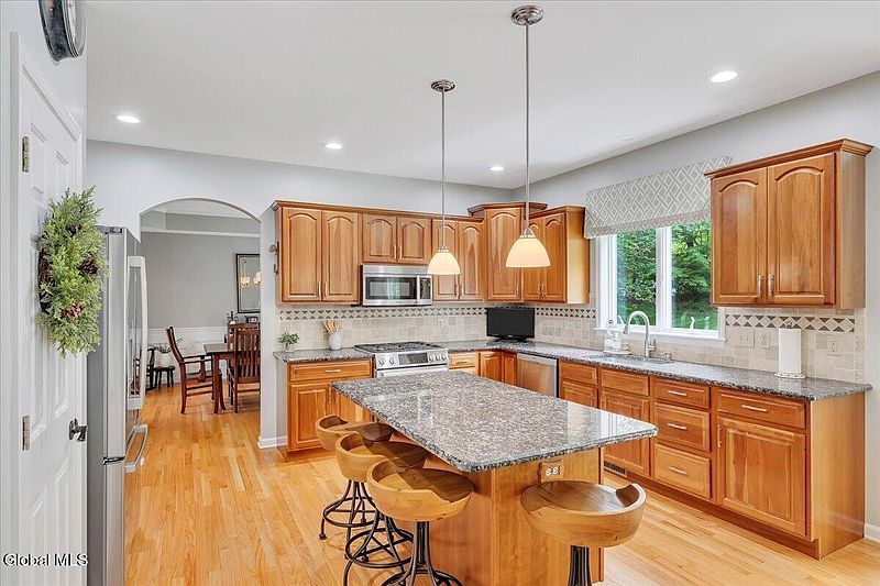 3rd image of 11 Brookhaven Lane