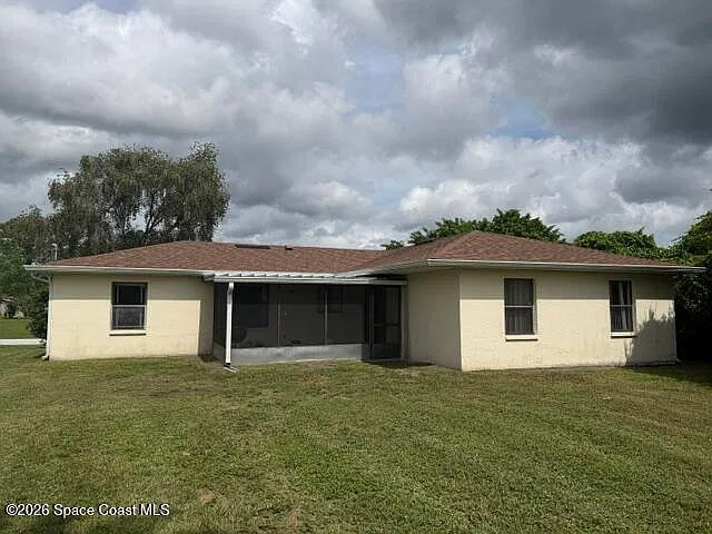 3 bed, 2.0 bath, 1319 sqft, $1,900 — Photo 2