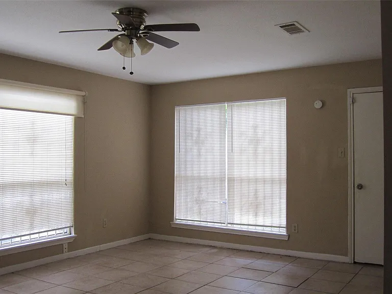 12461 Wellington Park Dr — Photo 6