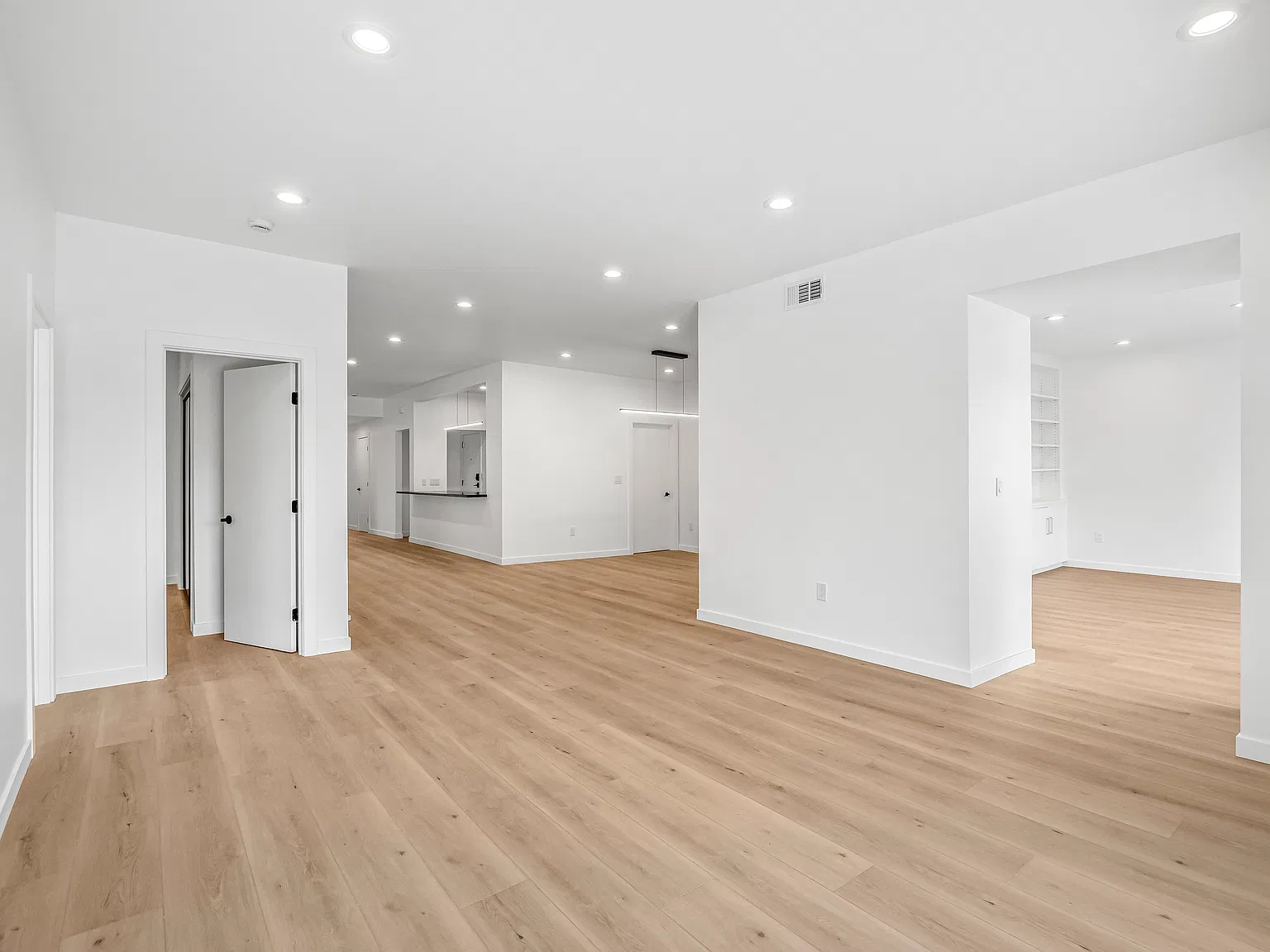 449 Merritt Ave — Photo 4