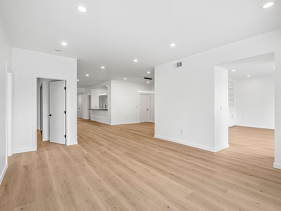 4th image of 449 Merritt Ave APT A