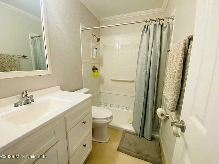 223 Highpoint Dr — Photo 12