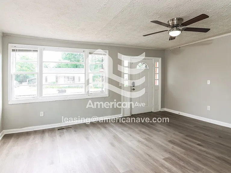 1251530_002_living_room_3.jpg
