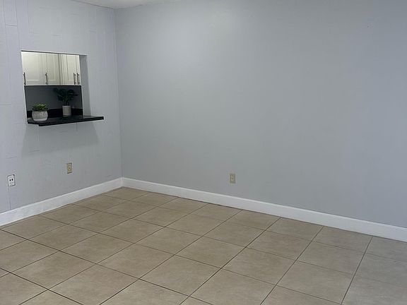 4th image of 365 NE 125th St APT 205