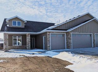 8141 Hawktree Dr, Bismarck, ND 58503