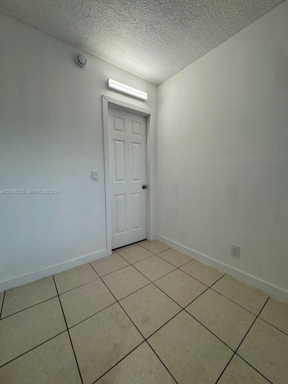 325 NW 15th St APT 5, photo 9
