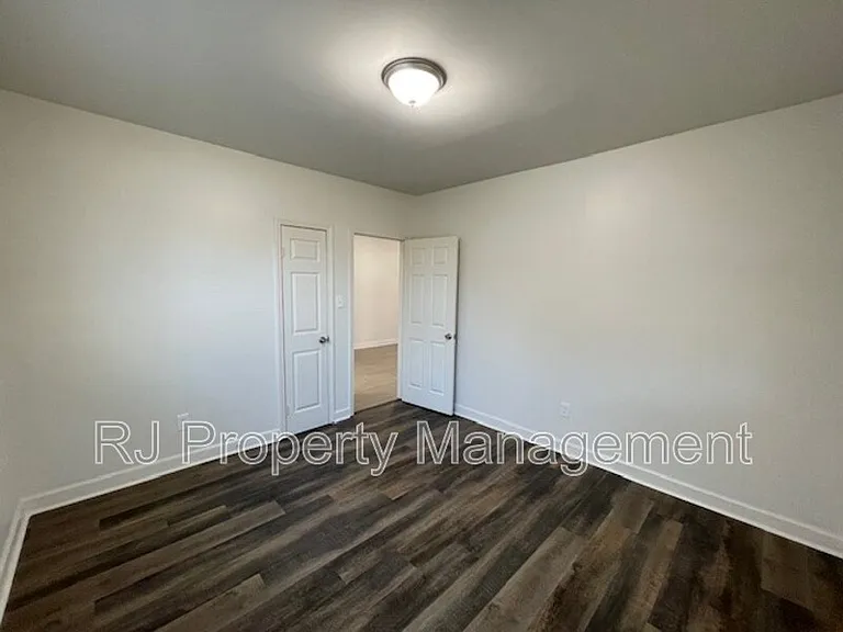 929 Birch St — Photo 13
