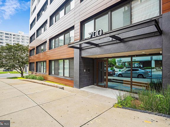 2nd image of 700 Roeder Rd #401