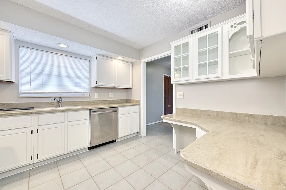 3 bed, 1800 sqft, $2,125 — Photo 3