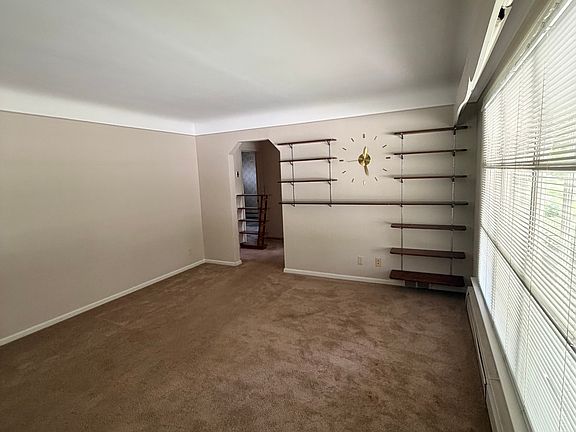 Entrance/ Living Room