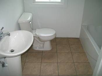3rd image of 421 Rush Ave NW