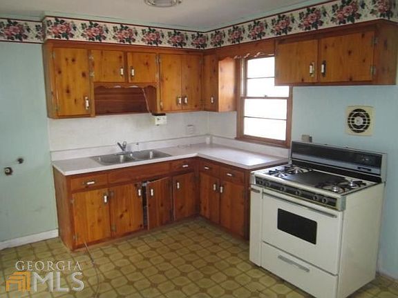 4th image of 7264 Park Dr