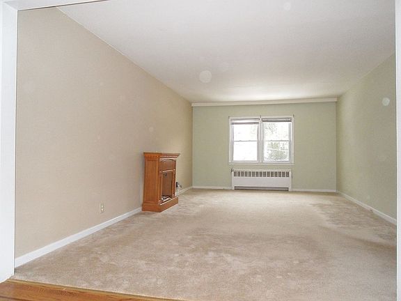4th image of 219 S Barry Ave #2