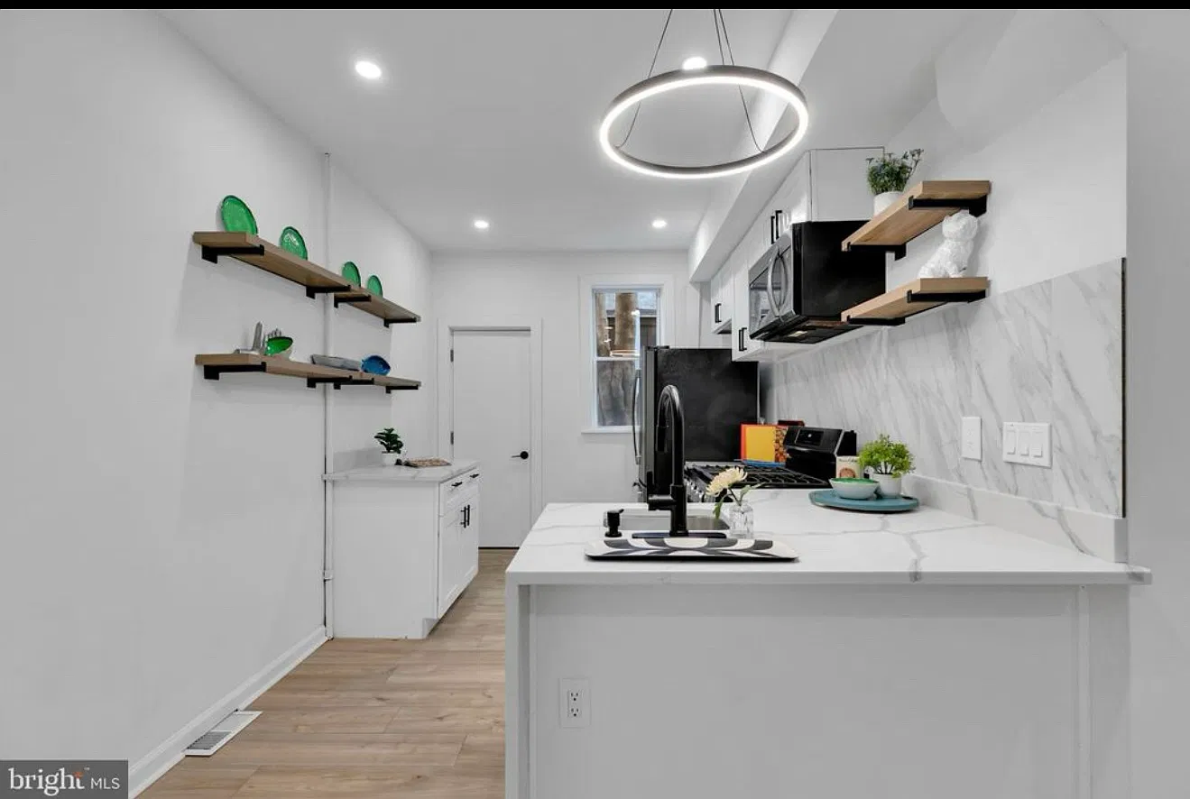 2 bed, 942 sqft, $1,600 — Photo 3