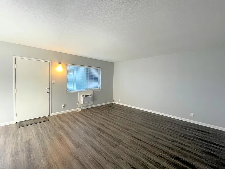 5324 Holiday Dr. — Photo 13
