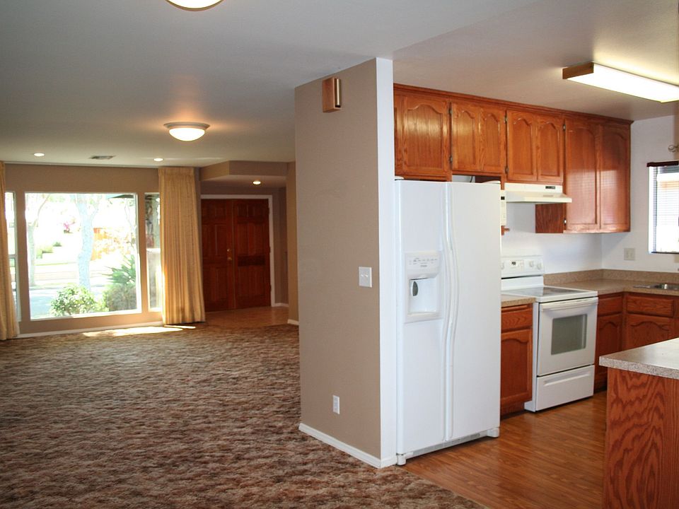 2nd image of 3238 Lemon Ave