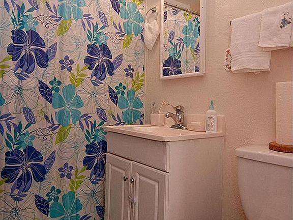 3rd image of 915 N Camino Alto