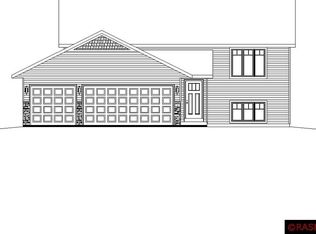 212 Torrey Pines Dr, Mankato, MN 56001