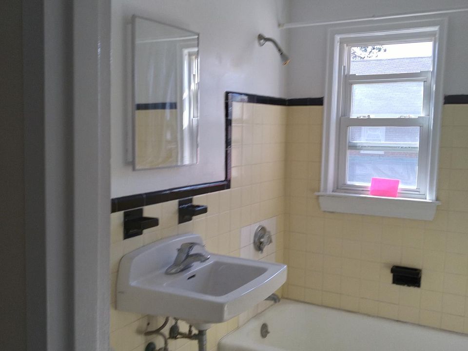 2nd image of 18 Ernest Rd Unit 4
