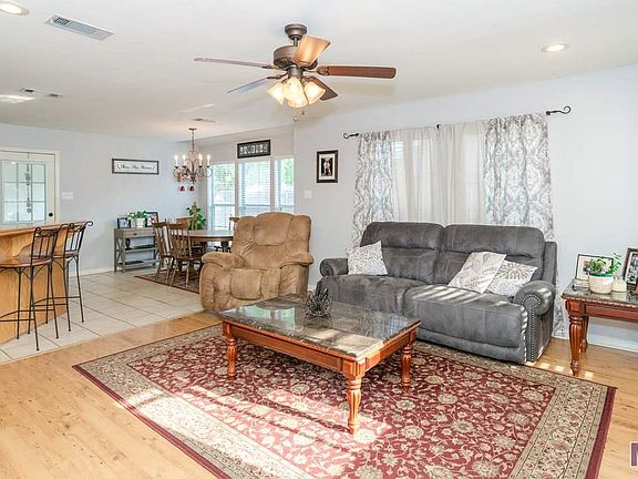 4th image of 14199 Parkridge Dr