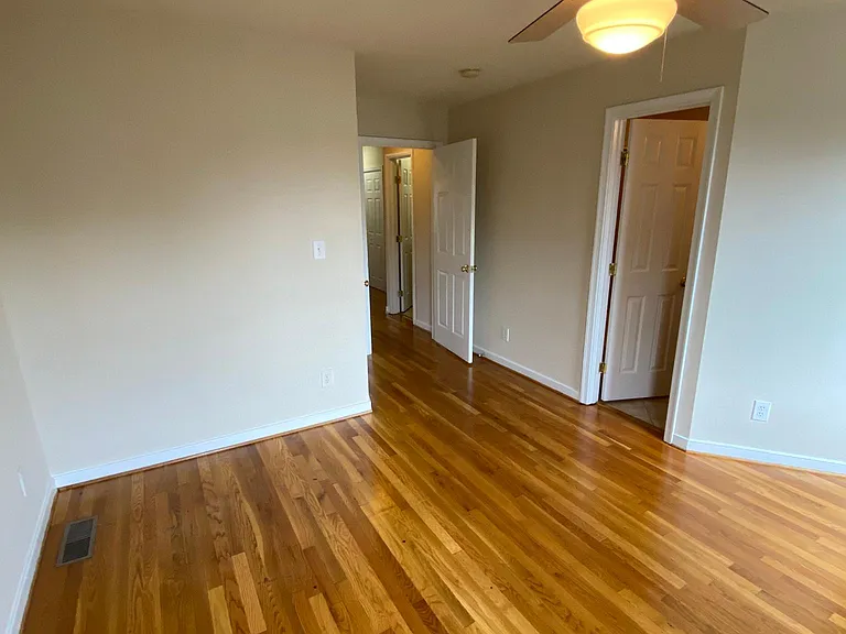 1512 W Cary St — Photo 35