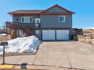 702 Taylor Ct, Belle Fourche, SD 57717