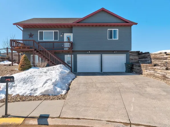 702 Taylor Ct, Belle Fourche, SD 57717