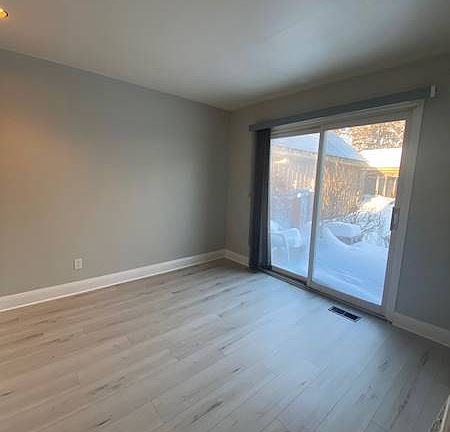 4th image of 12 Margaret Ave N