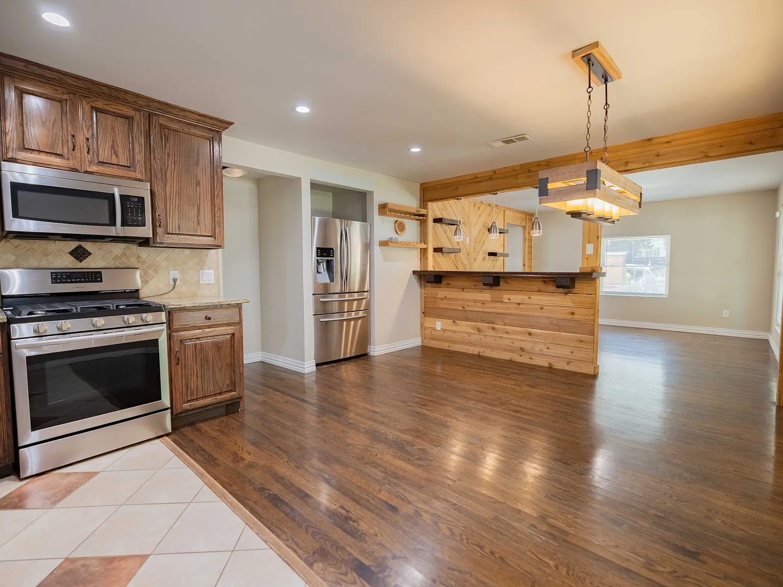 2 bed, 1382 sqft, $2,400 — Photo 4