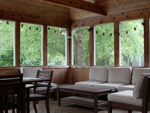 Large Screened-in Porch 