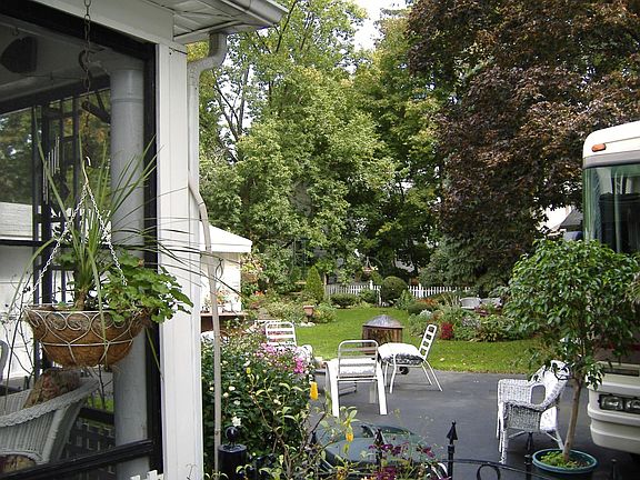 4th image of 35 Evans St