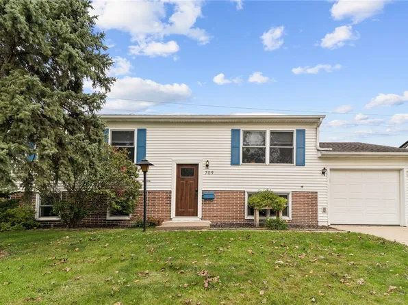 709 Jacolyn Dr NW, Cedar Rapids, IA 52405