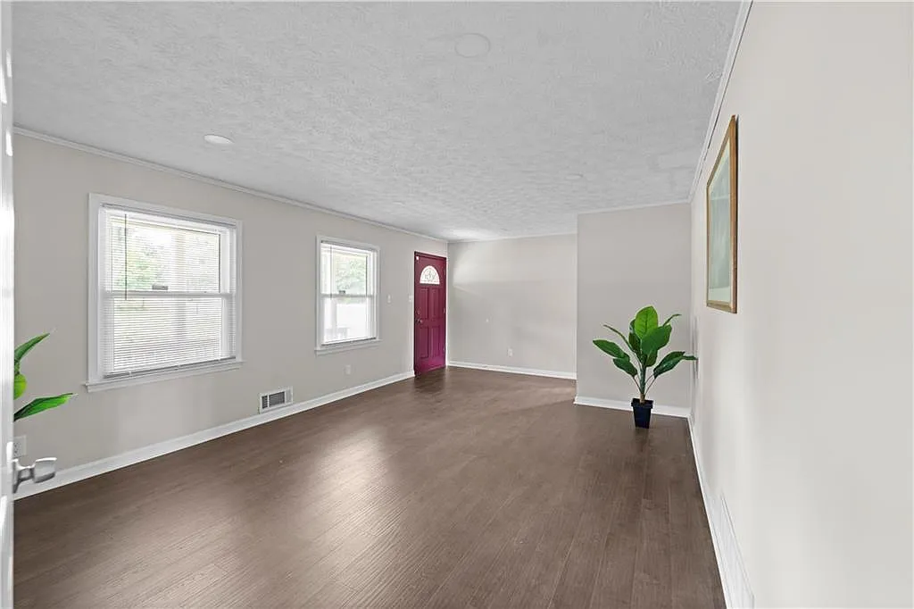 5 bed, 3.0 bath, 3200 sqft, $3,450 — Photo 4