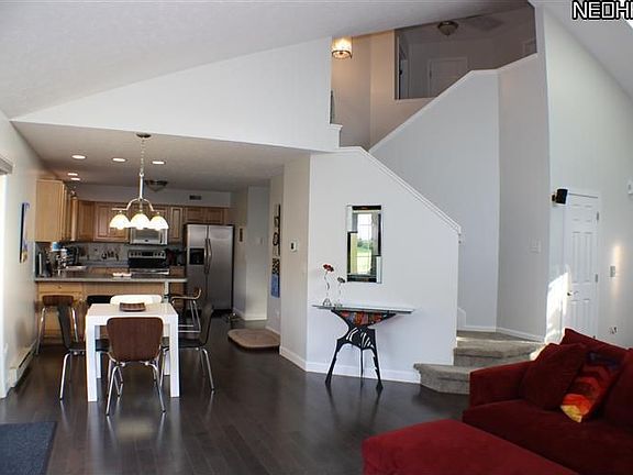 4th image of 146 Falls River Dr