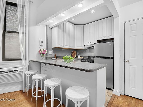 3rd image of 46 W 65th St APT 1-C