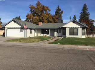 412 NW Johnson Pl NE, Porterville, CA