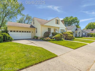 2209 Ridgemont Rd, Grosse Pointe Woods, MI, 48236