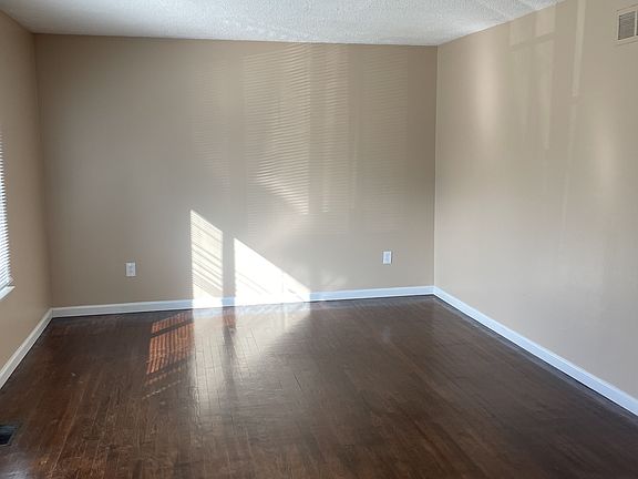 3rd image of 27676 Aberdeen St
