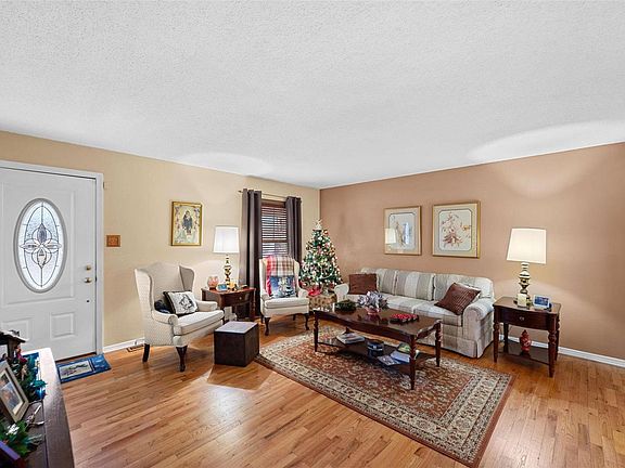 4th image of 11337 Terry Ave