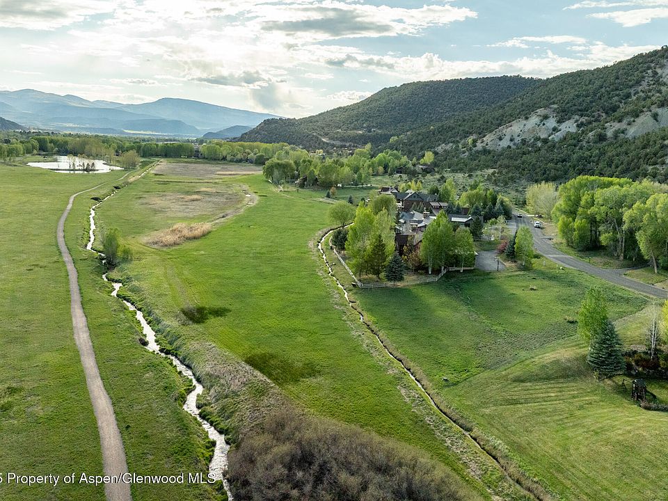 1st image of 557 Larkspur Dr