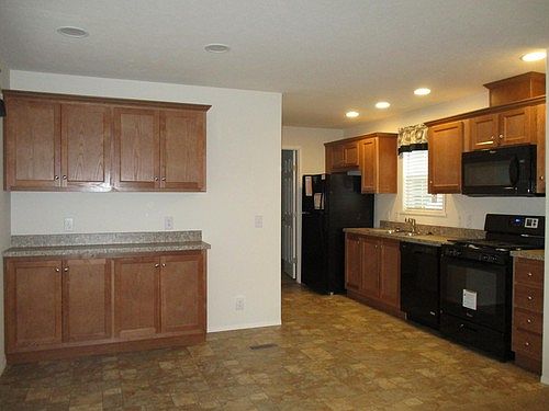 1st image of 566 Courtland Ln