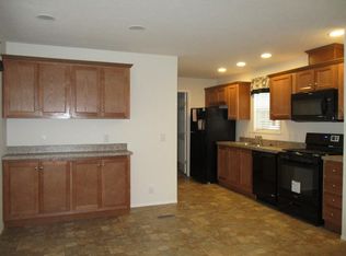 566 Courtland Ln, Muskegon, MI 49442